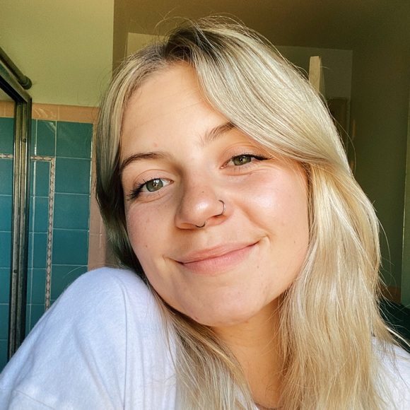 Meet your Posher, Sierra - Picture 1 of 1